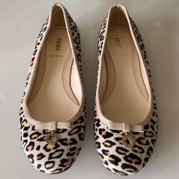 ❤️… FENDI Leopard Bow Flats - Picture 2 of 7